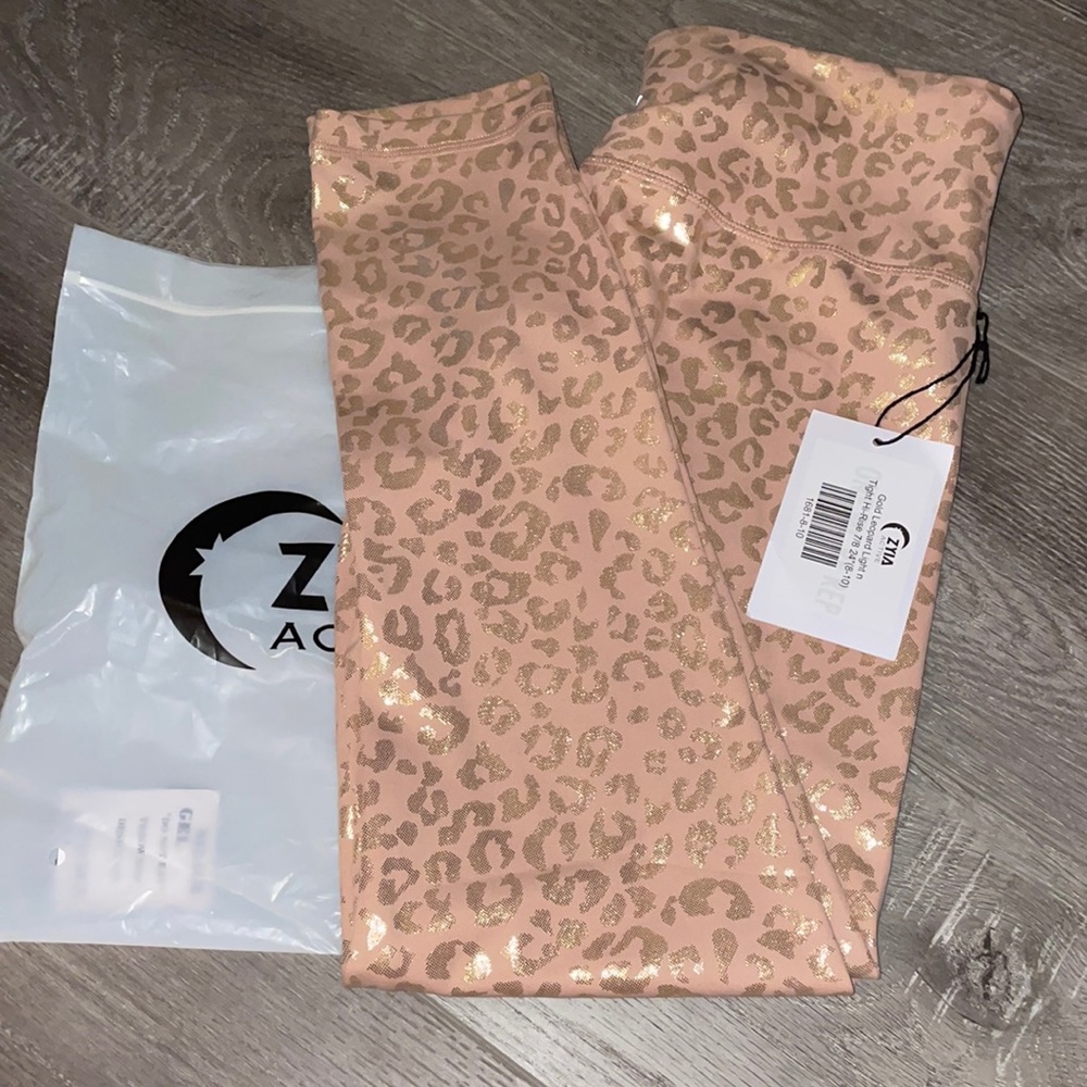 Zyia NWT Gold Leopard Light n Tights 7/8 24” 8-10